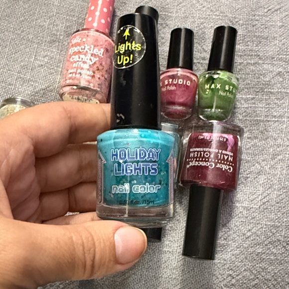 Colorful Nail Polish Set - Picture 2 of 10